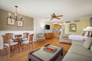 Deluxe Studio (Oceanside)