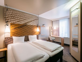 Standard Room, 2 Twin Beds, Courtyard Area