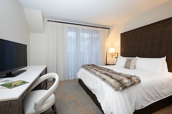 Suite, 1 King Bed with Sofa bed