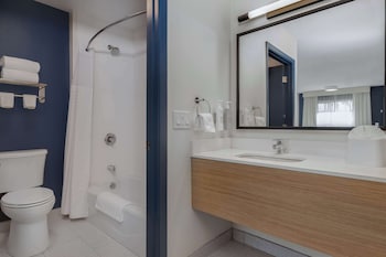 Room, 1 King Bed, Accessible (Hearing)