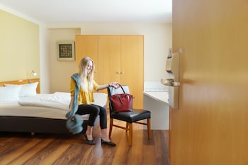 Business Room, 1 Queen Bed (Quiet Location)