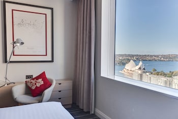 Guest room, 1 King Bed (Opera House View)