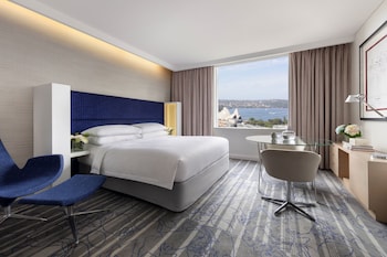 Guest room, 1 King Bed (Opera House View)