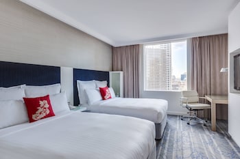 One-bedroom King Suite with Club Lounge Access (Cityscape)