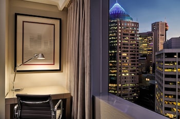 Premium Guest room, 1 King Bed (Cityscape View)