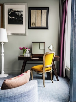 Room, 1 Queen Bed, Canal View (Generous)