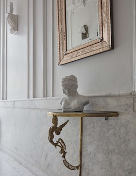 Antique Suite