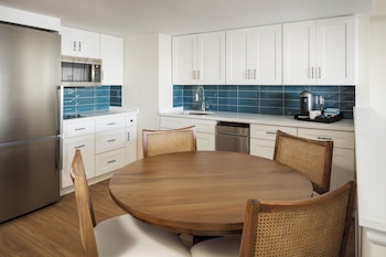Suite, 1 Bedroom, Beachfront (King with Lanai)