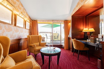 Suite, 1 King Bed, Non Smoking