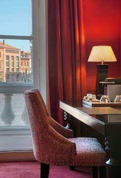 Junior Suite, 1 King Bed, Non Smoking