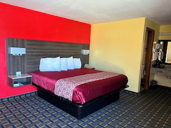 Standard Room, 1 King Bed