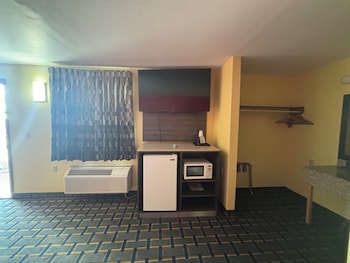 Standard Room, 1 Queen Bed