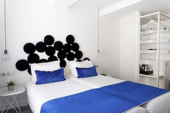 Twin Room - Complimentary soft minibar, courtesy tray, digital press, fitness, sauna