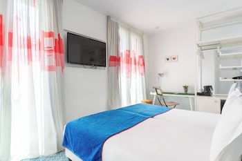 Family Superior, 2 Rooms - Complimentary soft minibar, courtesy tray, digital press, fitness, sauna