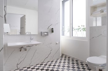 Mobility Accesible Room - Complimentary soft minibar, courtesy tray, digital press, fitness, sauna