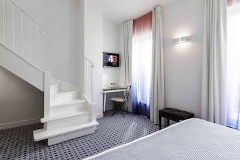 Duplex Apartment - Complimentary soft minibar, courtesy tray, digital press, fitness, sauna