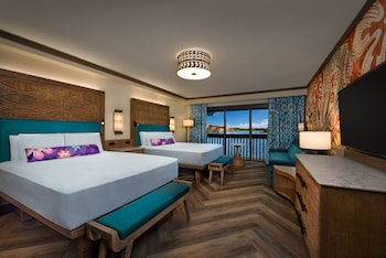 Resort View - Club Level. Wheelchair accessible with tub and option for hearing accessibility. 2 que