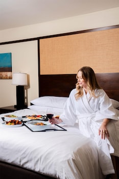 Deluxe Suite, 1 King Bed, Non Smoking