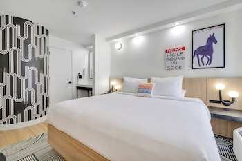 Standard Room, 1 King Bed