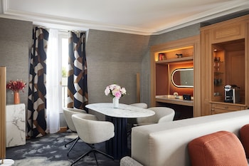Suite Eiffel Family Room