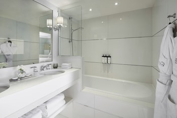 Signature Suite, 1 King Bed, Tower (Eiffel Tower View)