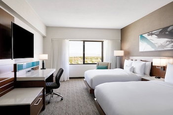 Room, 2 Queen Beds (Mobility/Hearing Access, Roll-in Shwr)
