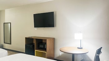 Room, 2 Queen Beds, Accessible Bathtub, Non Smoking (Mobility, Microwave & Fridge)