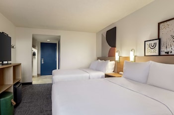 Room, 2 Queen Beds, Non Smoking