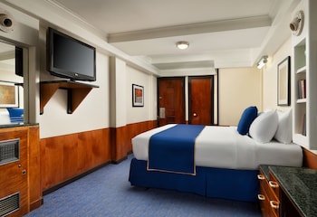 Standard Room, 1 King Bed (Portside)