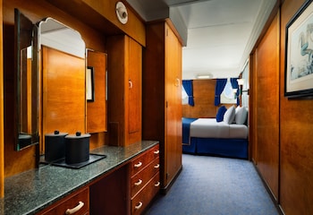 Deluxe Room, 1 King Bed (Portside)