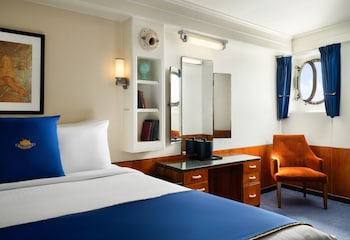 Standard Room, 1 King Bed (Portside)