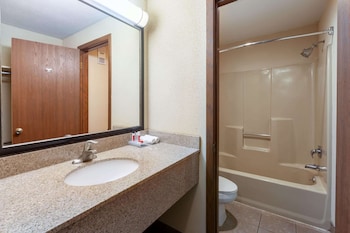 Deluxe Room, 2 Queen Beds, Balcony, Lake View