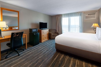 Standard Room, 1 King Bed, Lake View
