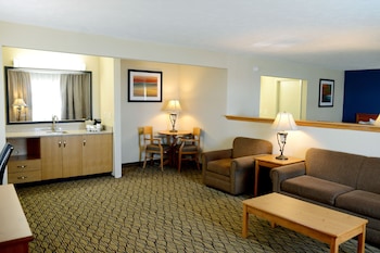 Deluxe Studio Suite, 2 Queen Beds and Sofa Bed, Lake View