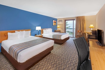 Deluxe Room, 2 Queen Beds, Balcony, Lake View