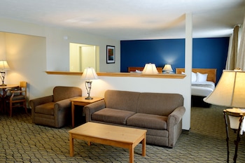 Deluxe Studio Suite, 2 Queen Beds and Sofa Bed, Lake View