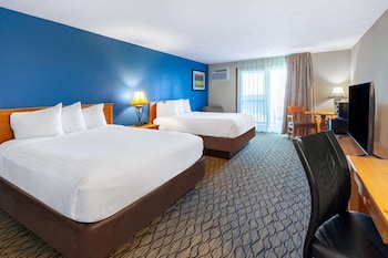 Deluxe Room, 2 Queen Beds, Balcony, Lake View