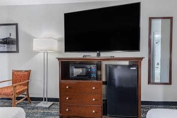 Standard Room, 2 Double Beds, Non Smoking, Refrigerator & Microwave