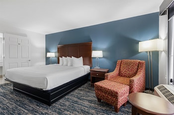Standard Room, 1 King Bed, Accessible, Refrigerator & Microwave
