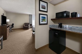 Suite, 1 King Bed, Non Smoking