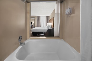Deluxe Room, 2 Queen Beds, Non Smoking