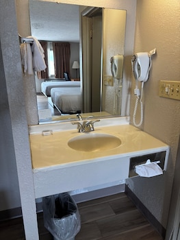 Room, 2 Queen Beds, Non Smoking
