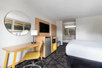 Standard Room, 1 King Bed, Smoking