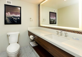 Cedar Tower Skyline Suite