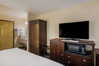 Standard Room, 1 King Bed, Non Smoking, Refrigerator & Microwave