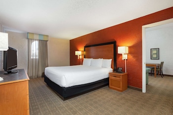 Suite, 1 King Bed, Non Smoking