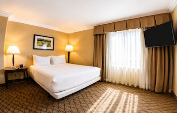Premium Suite, Two Bedrooms with 1 King Bed and 1 Double Bed, Ocean View, Non Smoking