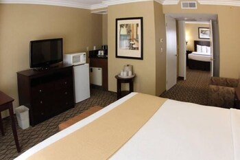 Premium Suite, Two Bedrooms with 1 King Bed and 1 Double Bed, Ocean View, Non Smoking