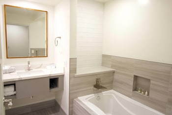 Suite, 1 King Bed, Non Smoking
