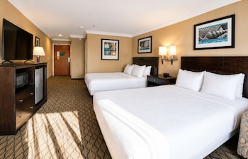 Deluxe Room, 2 Queen Beds, Non Smoking